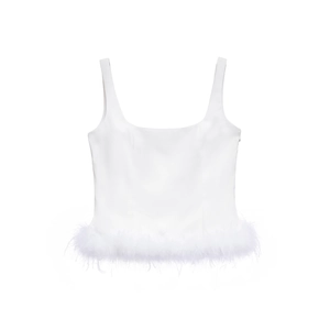 Haut caraco blanc court chic avec bordure en plumes et décolleté carré moderne