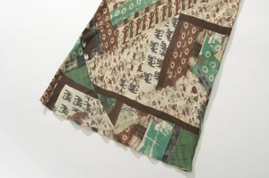 Nahaufnahme von Vintage-Boho-Druck mit Elefanten- und Geometrie-Mustern auf dem Stoff