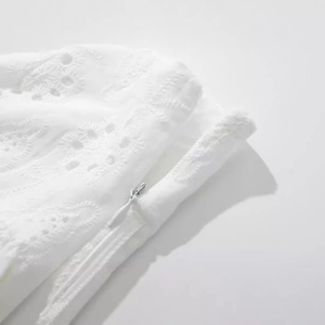White low waist lace skort with floral embroidery and invisible zipper detail