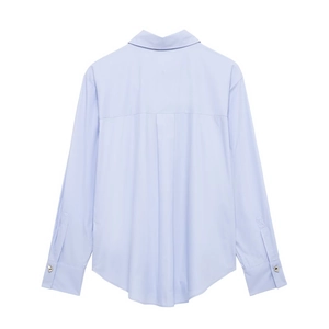 Chemise rayée bleu clair à manches longues avec boutons de manchette en forme de cœur