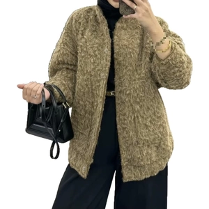 Veste cardigan marron pour femme en fausse laine avec polaire texturée et boutons simples