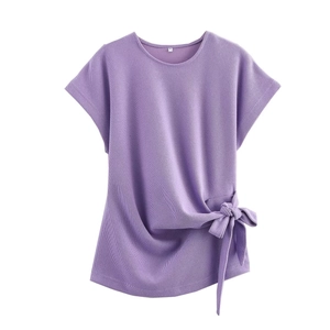 Camiseta de punto acanalado lila para mujer con detalle de nudo lateral y cuello redondo
