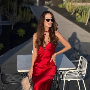 Robe Midi en Satin Élégante pour Femmes Encolure Coeur en V Plissée Fines Bretelles Couleur Unie Sexy Banquet Soirée