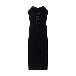 Vue détaillée de la robe bustier élégante en velours noir avec laçage au dos