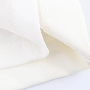Détail du tissu en maille blanc de qualité supérieure avec couture et texture soignées