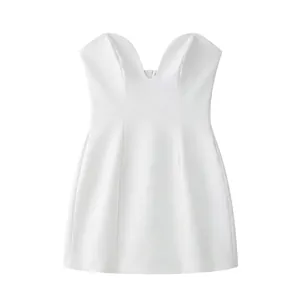 Robe ballon blanche élégante sans bretelles avec col en V et coupe ajustée pour femme