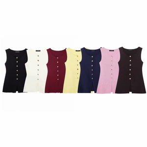 Gilet en tricot sans manches avec boutons dorés et ourlet fendu en sept couleurs