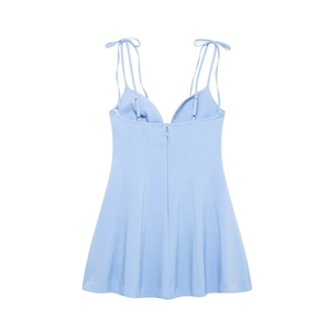 Robe bleu clair à fines bretelles avec nœud au dos et fermeture éclair invisible