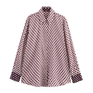 Women's loose long sleeve shirt with geometric print and navy contrast collar