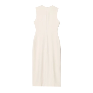 Détail de la robe midi sans manches blanc crème avec fermeture éclair invisible au dos