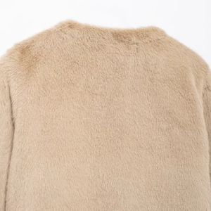 Veste courte en fausse fourrure pour femme de couleur camel avec texture douce et fluffy