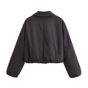 Veste matelassée courte noire pour femme avec vue arrière et col montant tendance chic