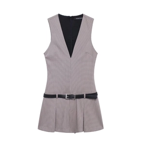 Robe plissée à carreaux pour femmes avec décolleté en V et ceinture noire élégante