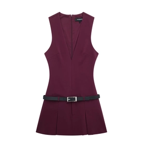 Robe sans manches bordeaux à col en V avec fermeture éclair et ceinture noire
