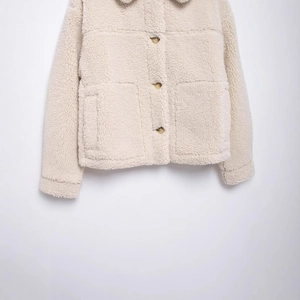 Minimalist beige fleece jacket with lapel collar and front pockets in a high-quality finish