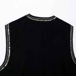 Gilet da donna in velluto nero con ricami dorati complessi e finiture in paillettes