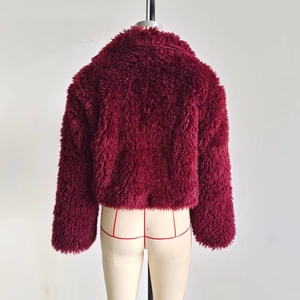 Trendiger burgunderroter Kunstpelzmantel für Damen mit dicker lockiger Textur für den Winter
