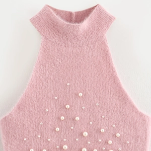 Top halter chic in maglia rosa con eleganti perle artificiali e trama morbida