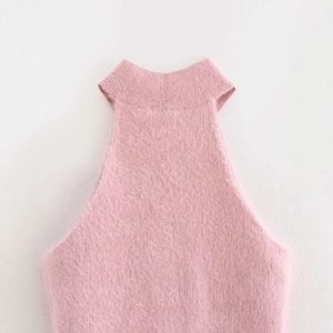 Top halter elegante in maglia rosa soffice con decorazione di perle finte da donna