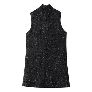 Mini-robe noire à paillettes pour femmes avec col montant et texture scintillante
