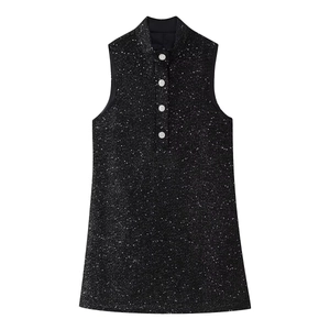 Robe mini élégante sans manches à col montant avec paillettes et boutons en cristal