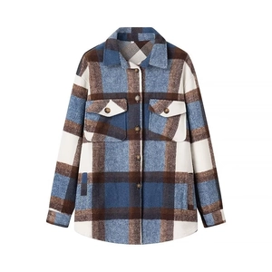 Dames geruit overshirt in blauw en bruin met borstzakken voor herfst en winter