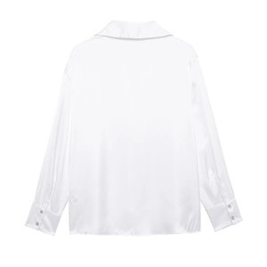 Chemise élégante en satin blanc à manches longues pour femme avec vue arrière satinée