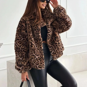 Short leopard print faux fur jacket with large lapel and thick texture for women