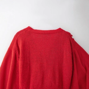Cardigan da donna in maglia rossa con decorazioni floreali e polsini a coste per l'autunno