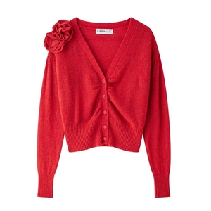 Cardigan da donna rosso con maxi decorazione floreale e scollatura a V moda