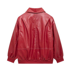 Vue arrière du blouson en cuir PU rouge avec surpiqûres blanches et poignets côtelés
