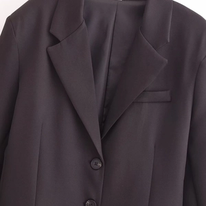 Classic black slim-fit blazer for women with notch lapel and high-quality resin buttons
