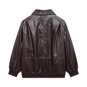 Vue arrière du blouson en similicuir marron foncé avec surpiqûres blanches et bords-côtes