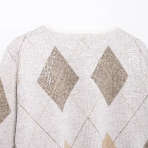 Gilet en tricot pour femmes avec motif à losanges et sequins en gris clair élégant