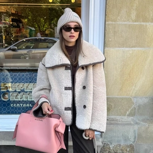 Women Casual Faux Lamb Wool Jacket Large Lapel Contrast Leather Piping Button Plush Coat Winter Warm Chic Beige Loose Outerwear