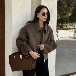 Veste courte vintage en laine marron foncé pour femme avec fermeture éclair argentée