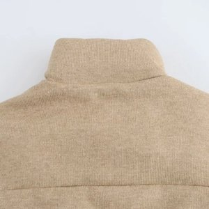 Veste tricotée femme automne couleur camel avec col montant et texture douce