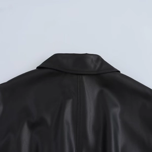 Giacca da donna 2024 chic in ecopelle nera con colletto a rever e dettaglio cucitura retro