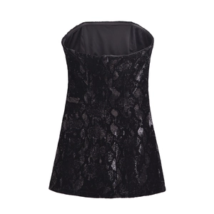 Elegante mini abito a fascia con paillettes nere e trama a motivo serpente lucido