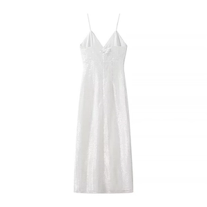Elegante abito midi bianco con paillettes sottili spalline sottili e profondo scollo a V