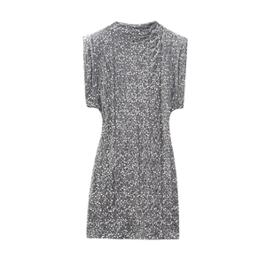 Mini robe à paillettes argentées avec épaulettes et coupe ajustée pour les fêtes