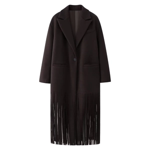 Cappotto lungo da donna nero in lana con orlo a frange alla moda e colletto a revers