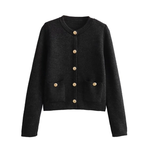 Klassische schwarze Strickjacke für Damen mit Rundhalsausschnitt und Goldknöpfen