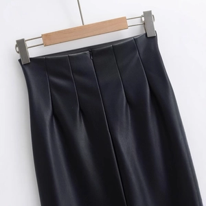 Damen Rock aus schwarzem Kunstleder mit hoher Taille, eleganten Falten und Reißverschluss