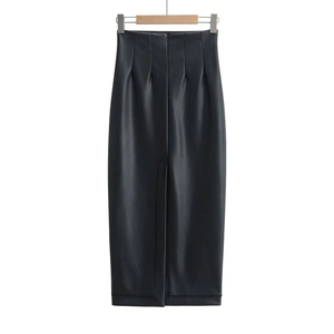 Damen High Waist Kunstlederrock in Schwarz mit Falten und Gehschlitz auf der Rückseite