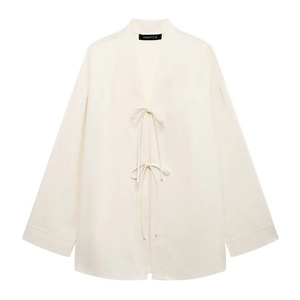 Haut kimono crème chic à manches longues avec nuds de fermeture et coupe décontractée