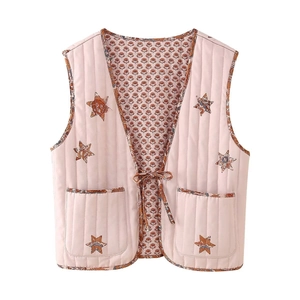 Rosa gesteppte Wende-Weste für Damen mit Stern-Patchwork und floralem Innenfutter