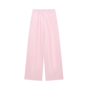 Détail du pantalon en coton et lin à taille haute et jambe large en rose poudré