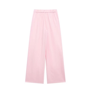 Détail du pantalon large taille haute rose pâle en coton et lin avec taille élastique