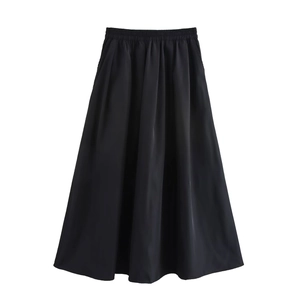 Jupe mi-longue évasée noire pour femme avec taille élastique et texture plissée en soie